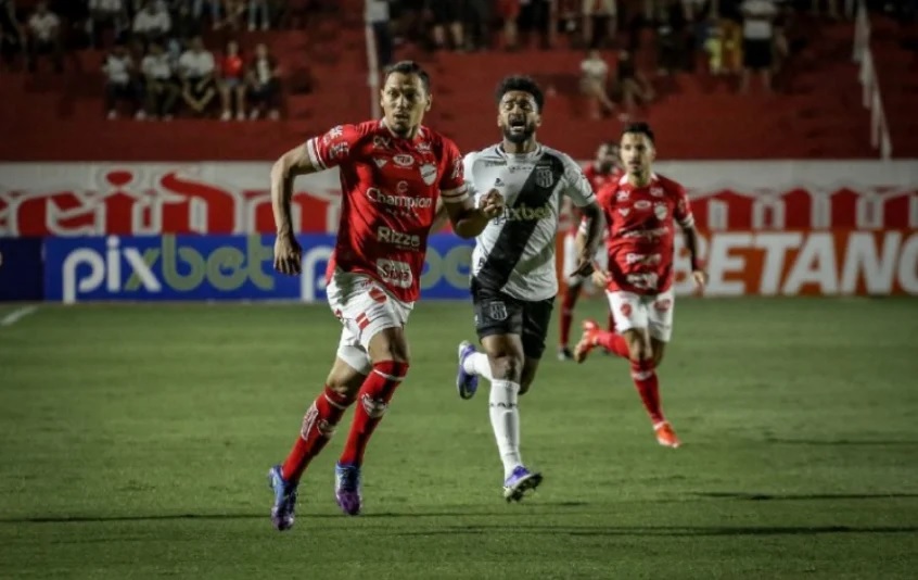 Ponte Preta desafia jejum de oito anos contra o Vila Nova