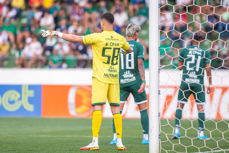 Após renovar com Kozlinski, Guarani discute futuro dos demais goleiros do elenco