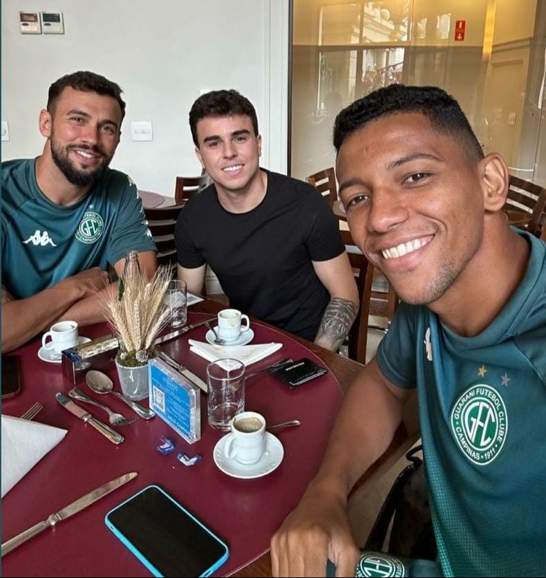 De férias, Andrigo visita elenco do Guarani, mas seguirá no futebol sul-coreano