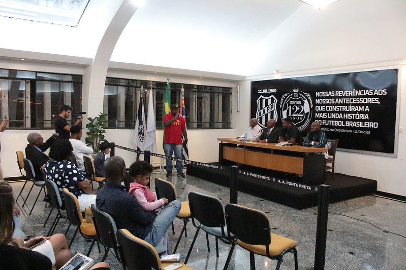 Presidente do Conselho representa Ponte Preta em palestra sobre racismo em escola de Campinas