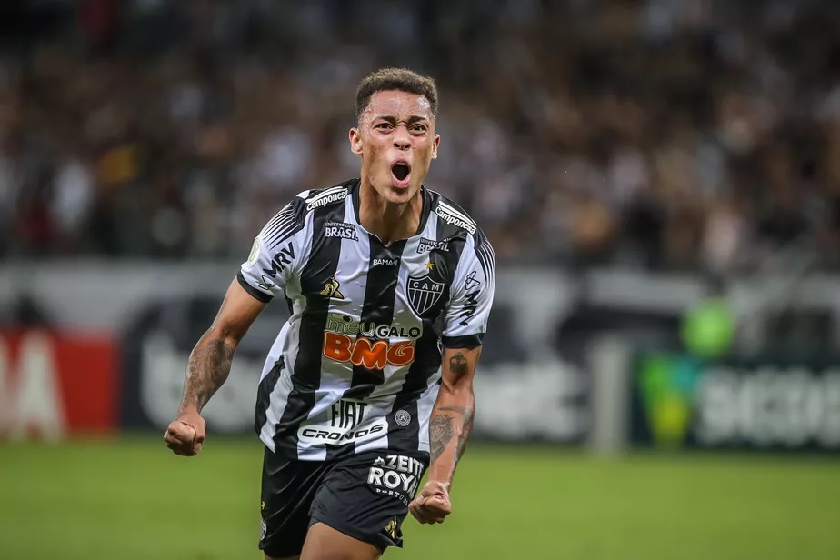 Atlético-MG renova contrato e empresta meia para o Guarani