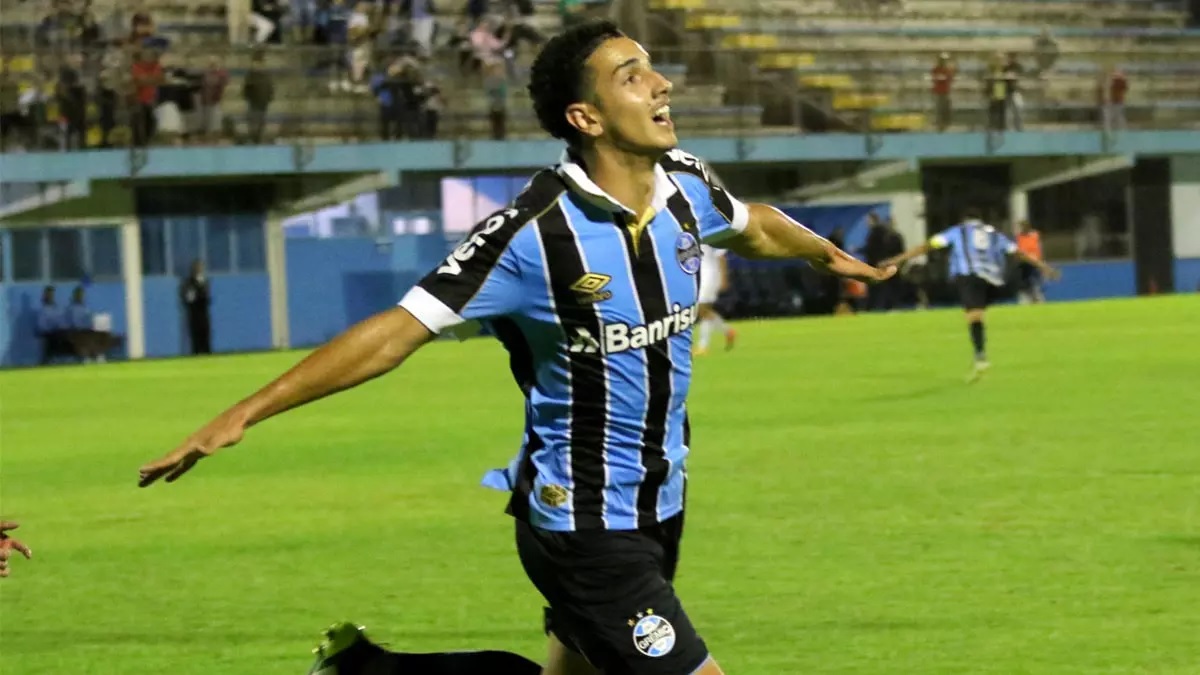 Guarani vê permanência de Isaque como improvável, mas entra na briga por outro jogador do Grêmio