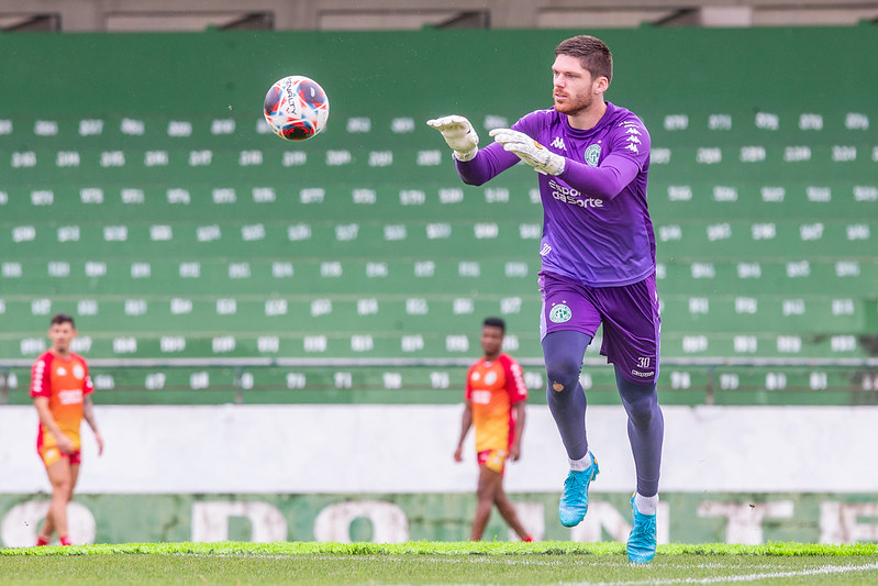 Kozlinski comemora renovação e vê Guarani preparado para a temporada: ‘O trabalho está sendo feito’