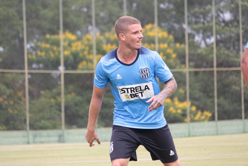 Ponte Preta: Léo Naldi e Júnior Tavares apresentam evolução, mas são dúvidas para decisão