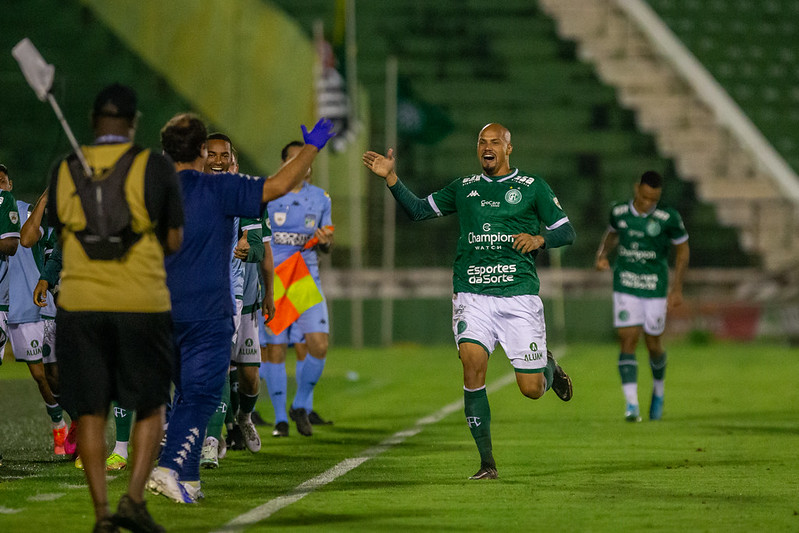 Derek é vetado na véspera do jogo do Guarani e Nicolas Careca pode reaparecer após novos exames