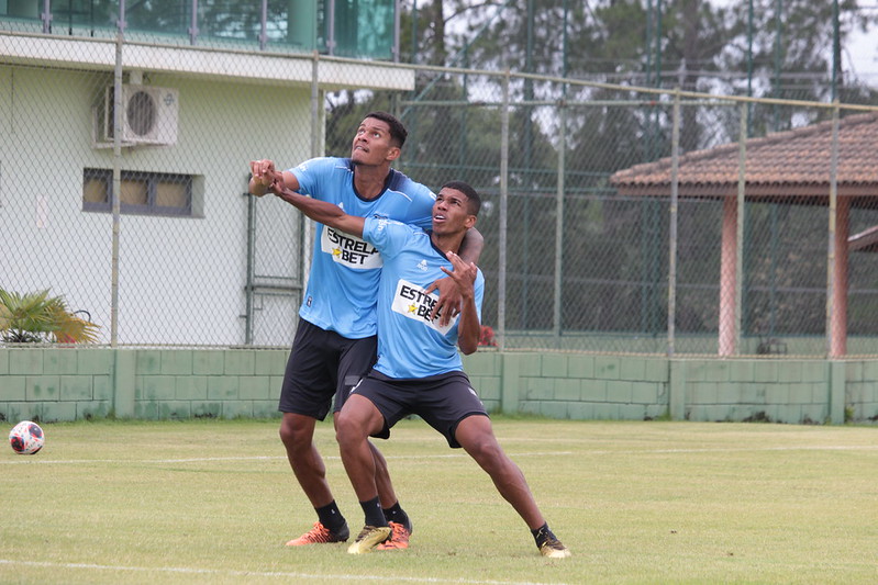 Thiago Oliveira e Guilherme Souza disputam vaga de Fábio Sanches, desfalque na estreia da Ponte Preta