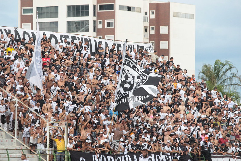 Torcida da Ponte Preta esgota ingressos no setor visitante para o jogo em Piracicaba