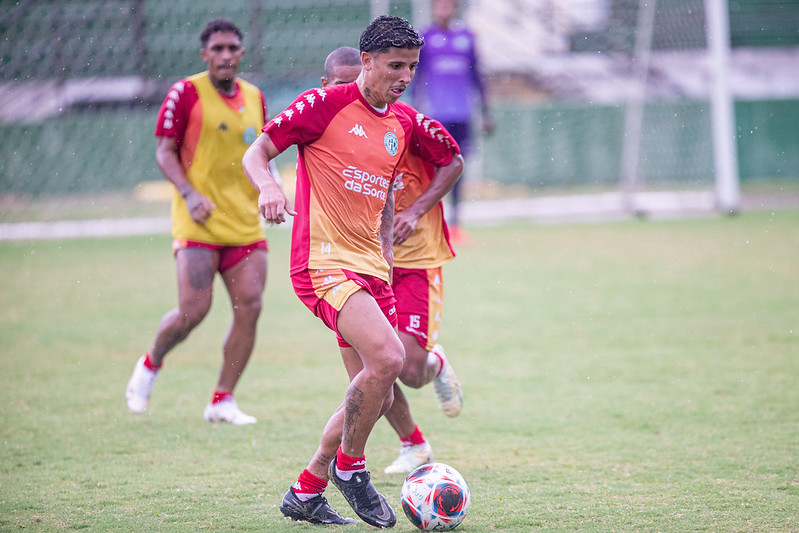 Bruninho é liberado, mas deve ficar no banco contra o São Bernardo; Wenderson é provável substituto de Ríos