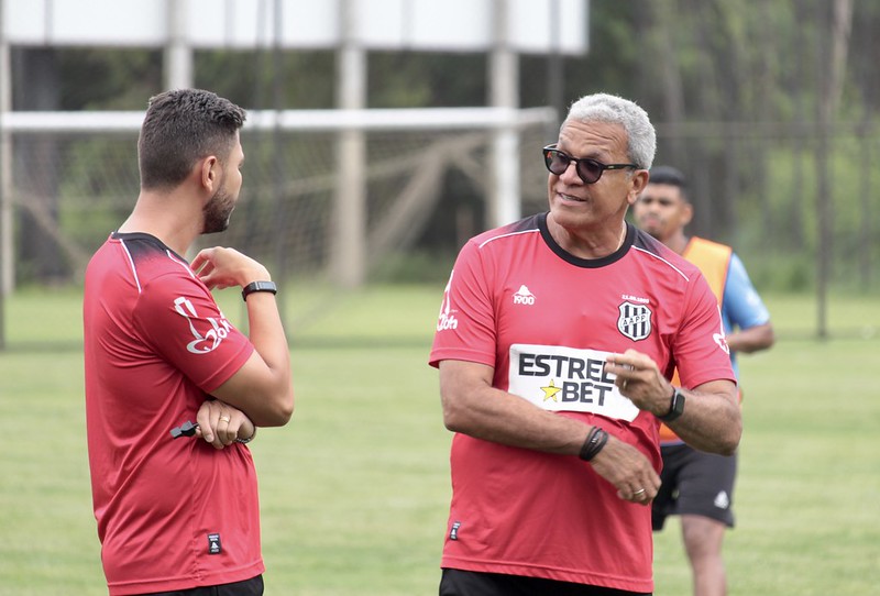 Hélio dos Anjos ensaia Ponte Preta com duas mudanças para enfrentar o Monte Azul