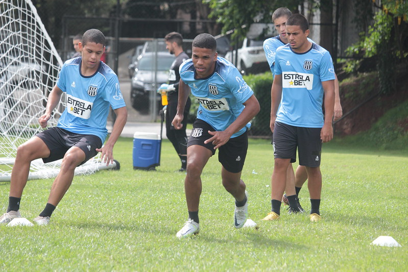 Eliel volta a ganhar oportunidade entre os titulares da Ponte Preta e tenta desencantar em 2023