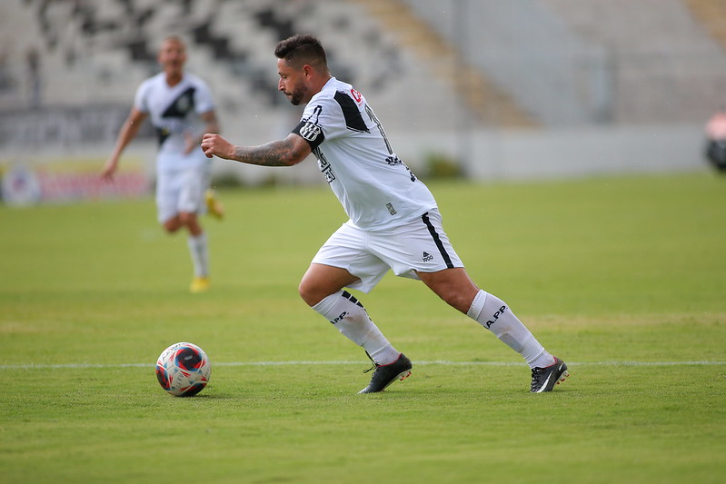 Ponte Preta: Mateus Silva, Élvis e Jeh viram preocupação para Hélio dos Anjos