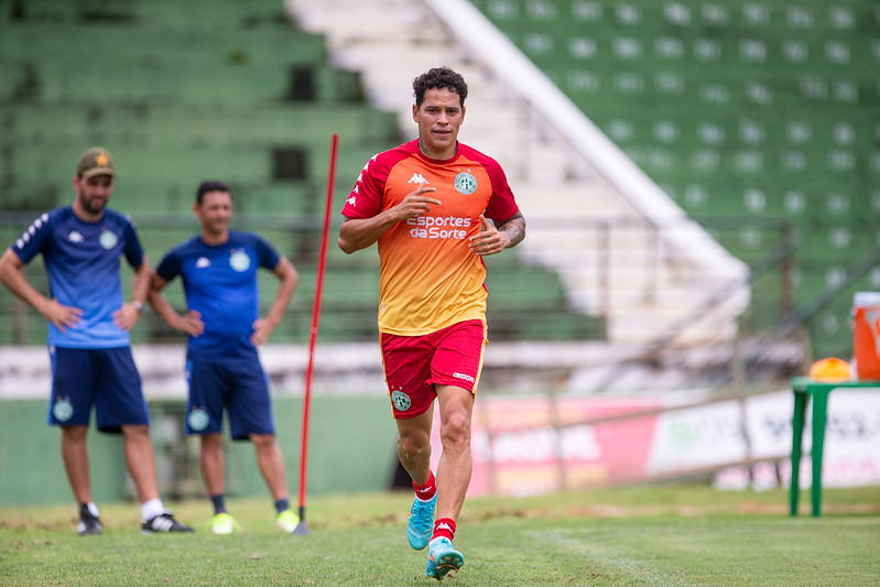 Titulares, Giovanni Augusto e Derek ainda não voltaram aos treinamentos com bola no Guarani