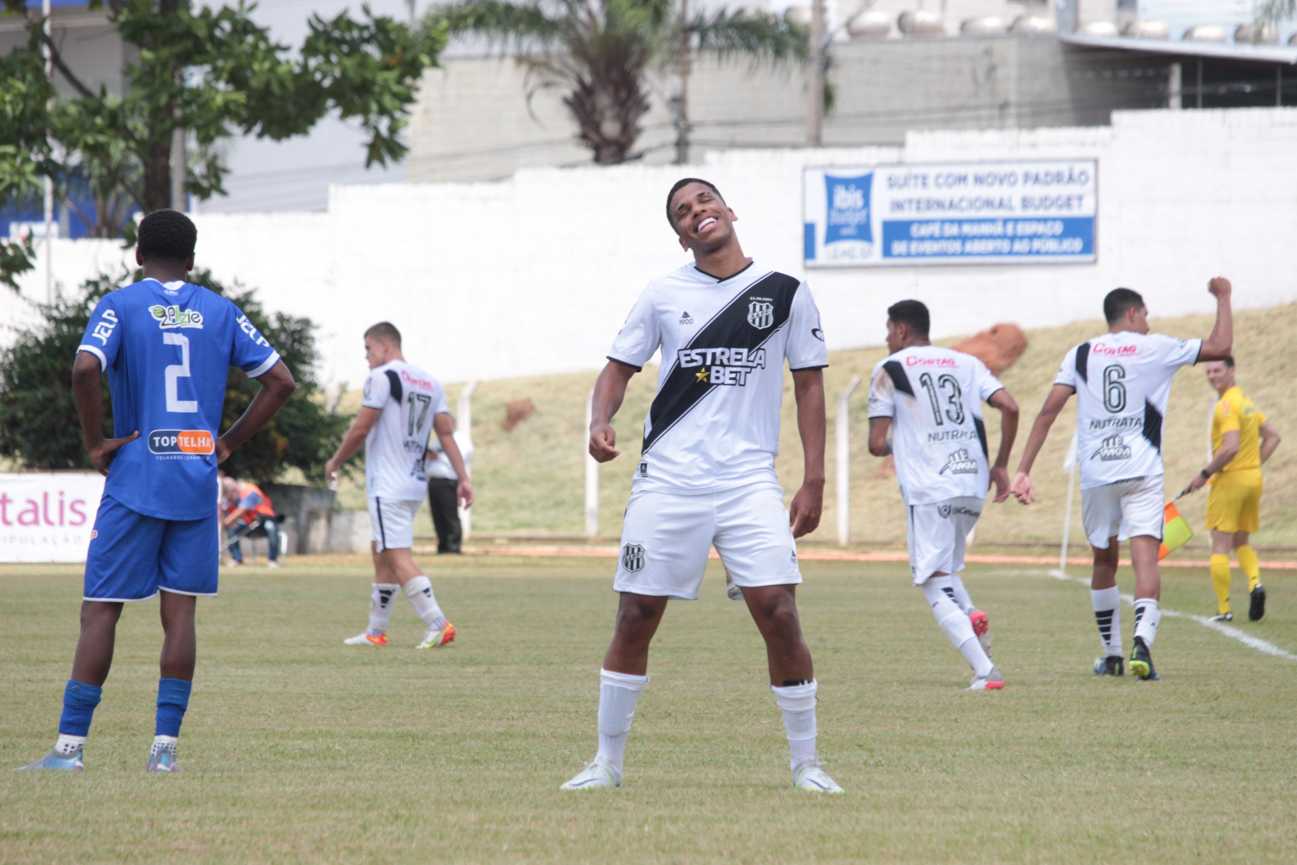 Lemense 0x2 Ponte Preta: jogadores da base resolvem e Macaca dispara na liderança