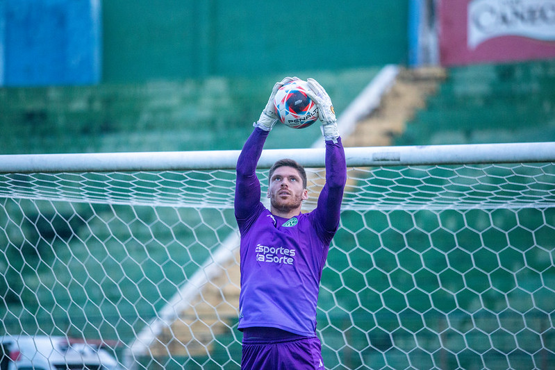 Guarani: diretoria prioriza goleiro experiente para lugar deixado por Kozlinski