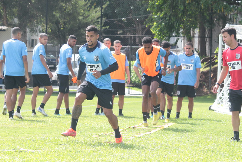 Hélio dos Anjos aposta em rodízio para driblar desgaste físico e defende tabu de 80 anos contra o Rio Claro