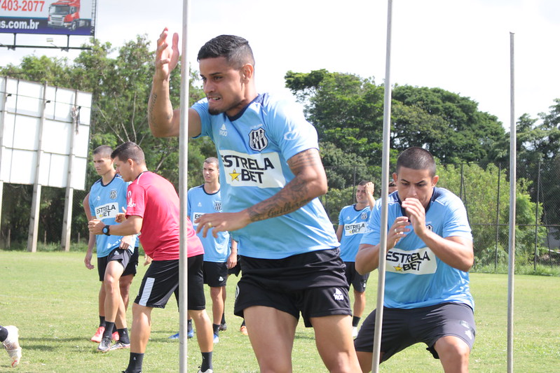 Ponte Preta: edema no tornozelo deixa Everton sem prazo para voltar aos jogos