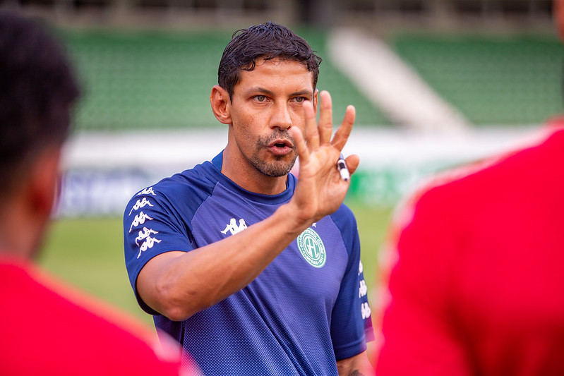 Guarani: Moisés Moura prepara mudanças no time titular para enfrentar a Inter