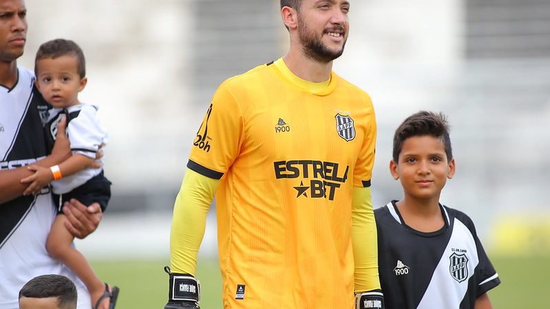 Ponte Preta: único escalado em todos os jogos, Caíque França pode alcançar marca especial neste sábado