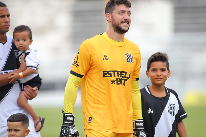 Ponte Preta: único escalado em todos os jogos, Caíque França pode alcançar marca especial neste sábado