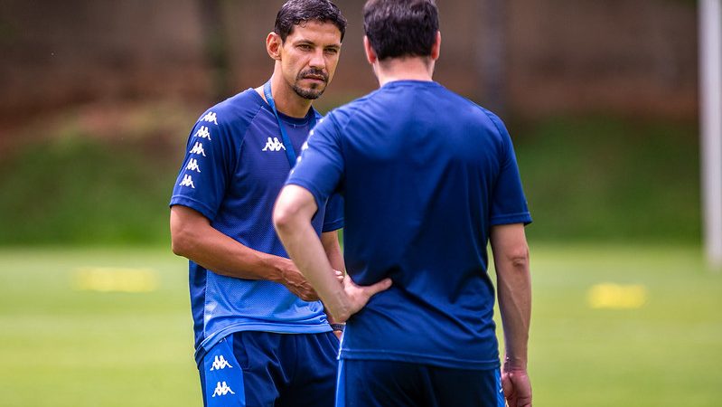 Guarani: com Castán suspenso, Moisés Moura mexe na escalação para enfrentar o Palmeiras