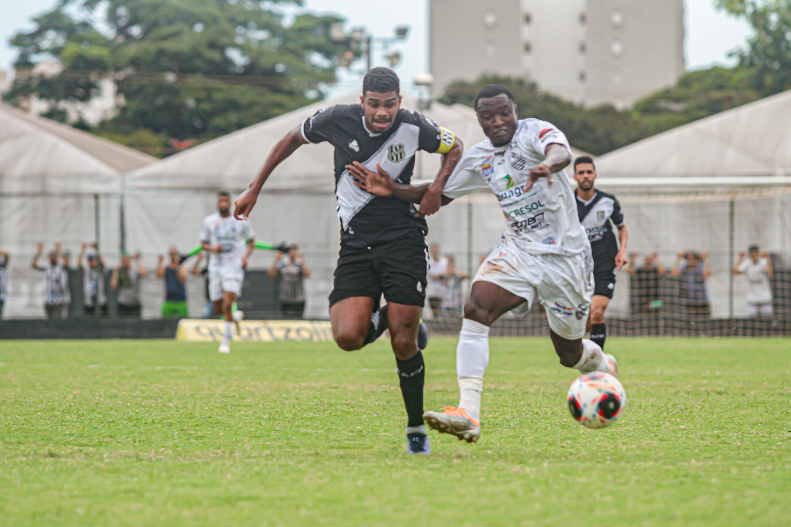 Comercial 1×1 Ponte Preta: empate no último minuto mantém sequência sem derrotas