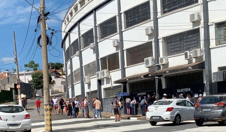 Ponte Preta: 10 mil torcedores já garantiram presença na decisão de sábado