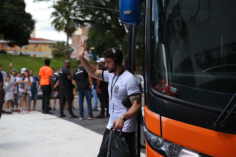 Ponte Preta: Caíque França comemora “ótimo momento na carreira” e nova marca pelo clube