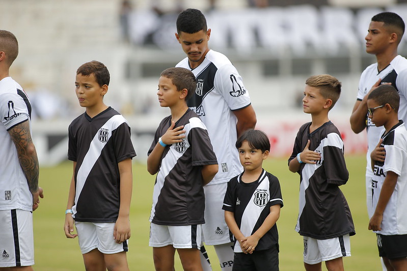 Ponte Preta: Edson comemora oportunidade no elenco profissional