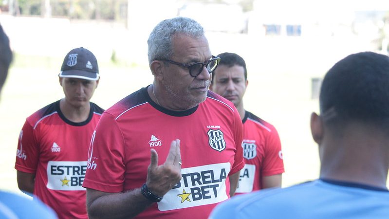 Ponte Preta: Hélio dos Anjos projeta mudanças na equipe titular