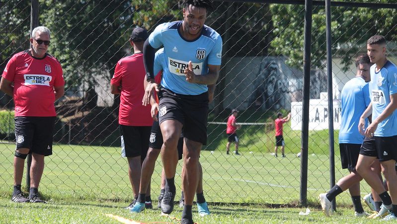 Ponte Preta: Matheus Jesus recebe terceiro amarelo, mas lista de pendurados aumenta antes do mata-mata da A2