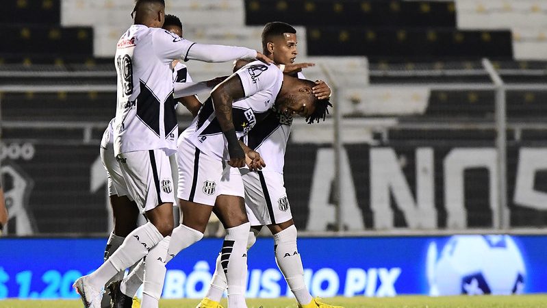 Ponte Preta: Matheus Jesus se salva da queda de rendimento e iguala melhor temporada da carreira nos números