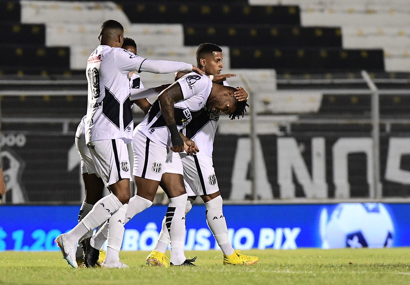 Ponte Preta: Matheus Jesus se salva da queda de rendimento e iguala melhor temporada da carreira nos números