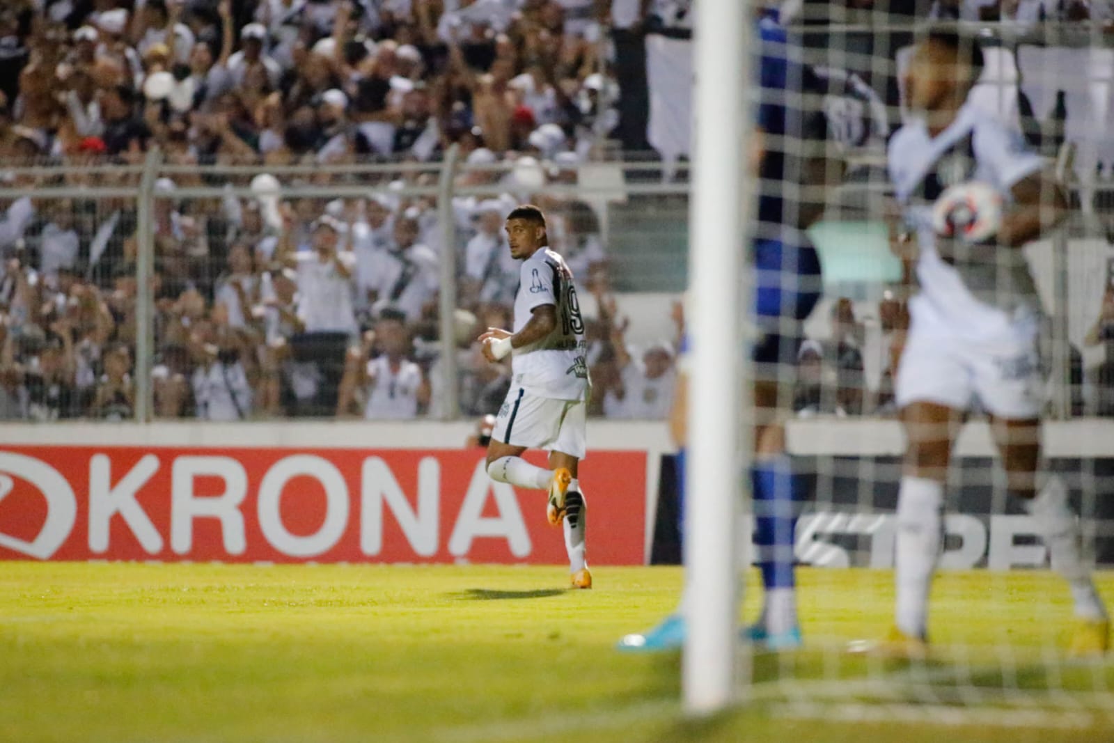 Ponte Preta 2×0 XV de Piracicaba: nova vitória confirma acesso em noite de festa