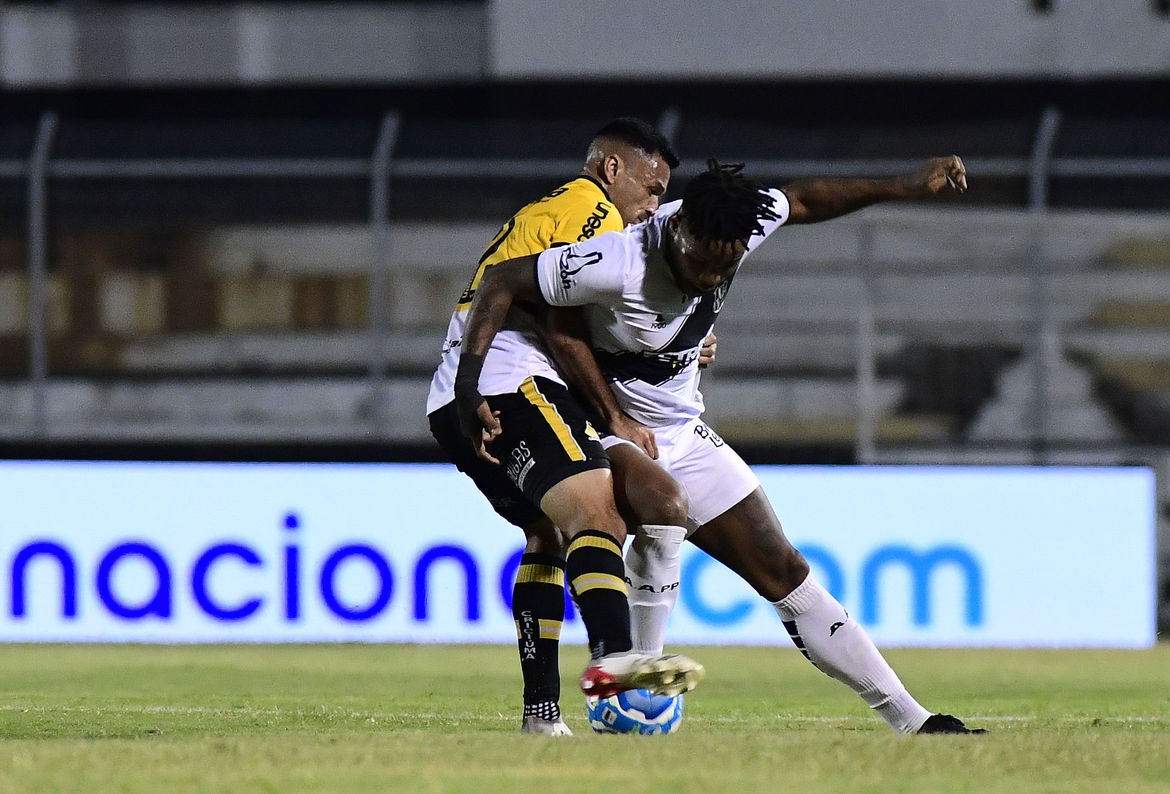 Ponte Preta 1×2 Criciúma: Tigre vence em Campinas pela primeira vez e mantém alerta na Macaca