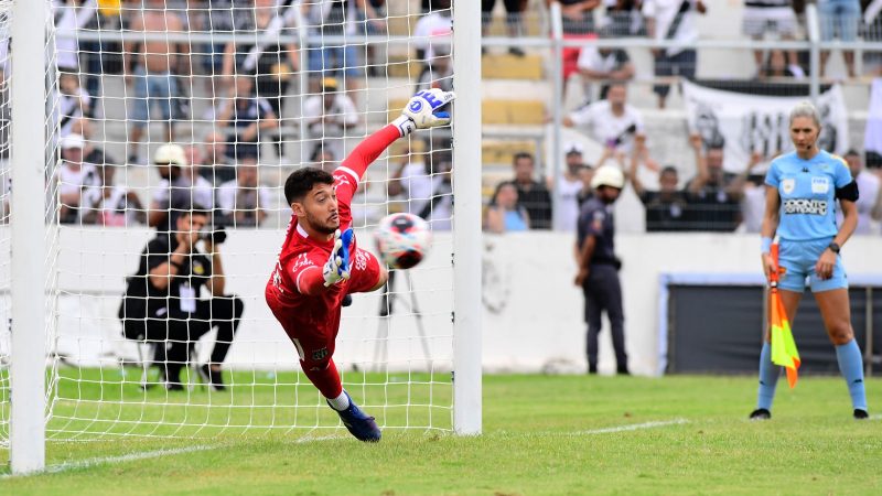 Ponte Preta: herói do título da A2, Caíque França diz que está no melhor momento da carreira