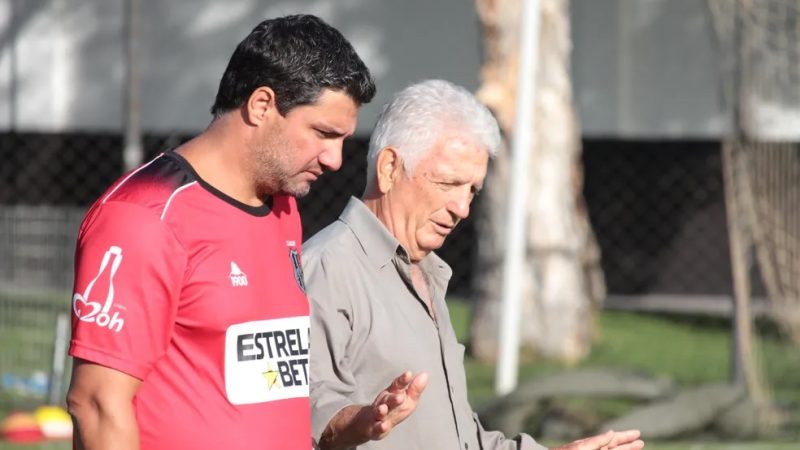 Ponte Preta: escolhido como interino, Felipe Moreira comanda treino com presença do pai