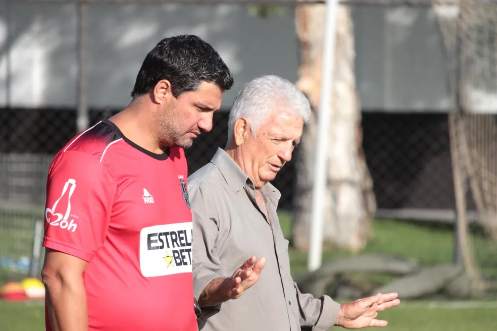 Ponte Preta: escolhido como interino, Felipe Moreira comanda treino com presença do pai