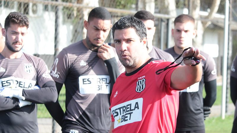 Ponte Preta: Felipe Moreira não vai contar com seis jogadores nesta terça