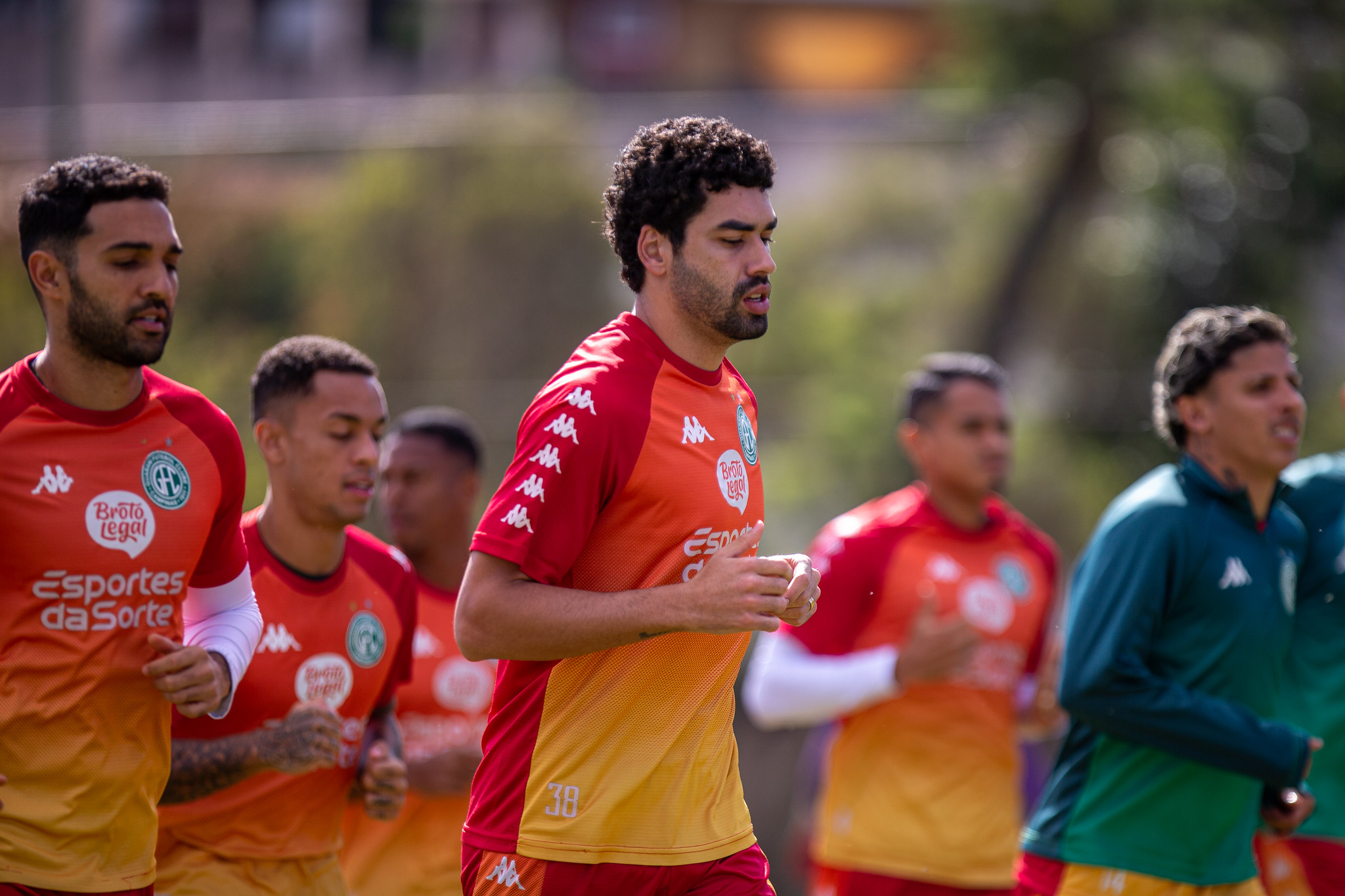 Dérbi 205: Bruno Mendes e Alan Santos voltam aos treinamentos no Guarani