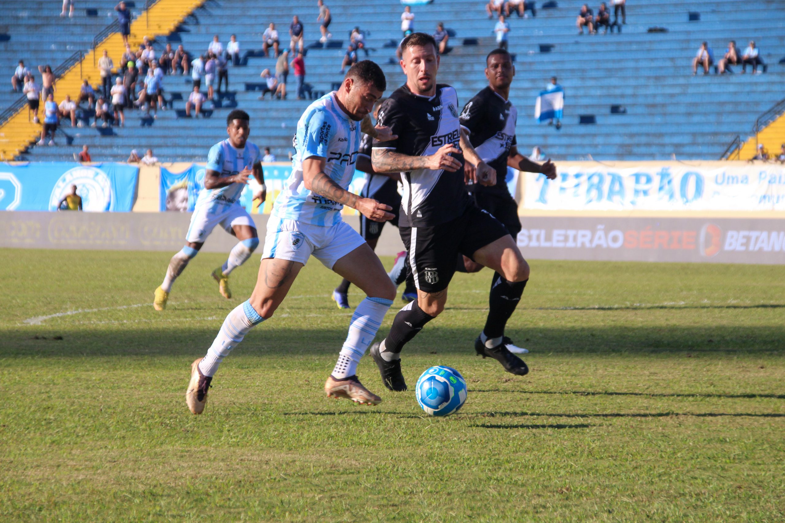 Londrina 3×0 Ponte Preta: expulsão, falhas e derrota para ligar o alerta