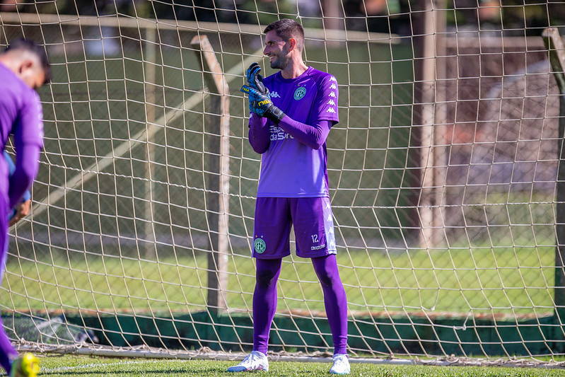 Guarani: Pegorari comemora sequência no gol e projeta “duelo difícil” contra o Sport