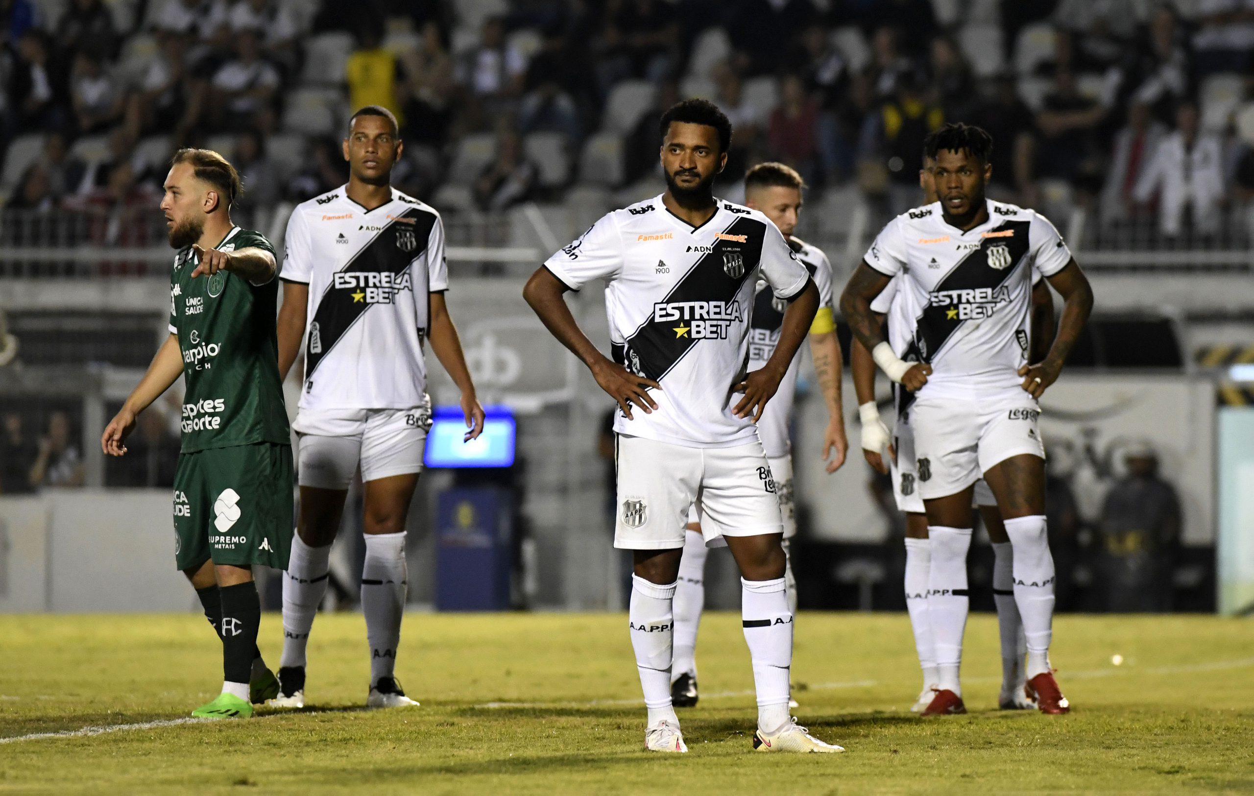 Ponte Preta: dupla titular vira desfalque para próxima rodada; Felipinho volta