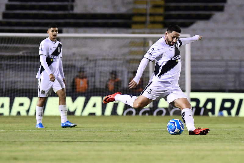 Ponte Preta: comissão técnica faz cronograma para Elvis e decide poupar camisa 10