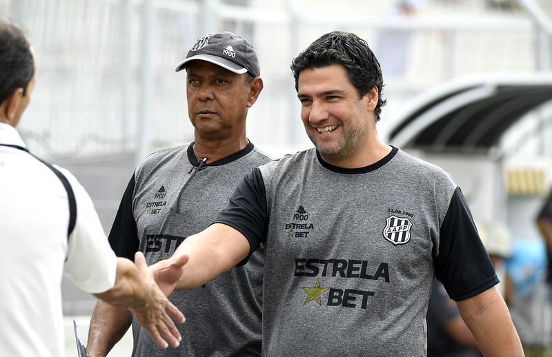 Ponte Preta: diretoria não cede à pressão e mantém respaldo ao técnico Felipe Moreira