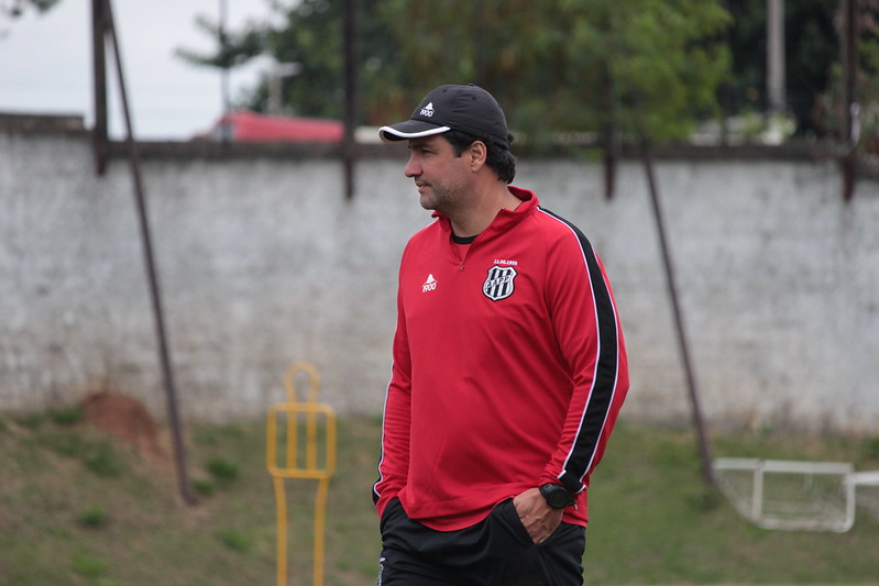 Ponte Preta: os problemas de Felipe Moreira para escalar o time contra o Atlético-GO