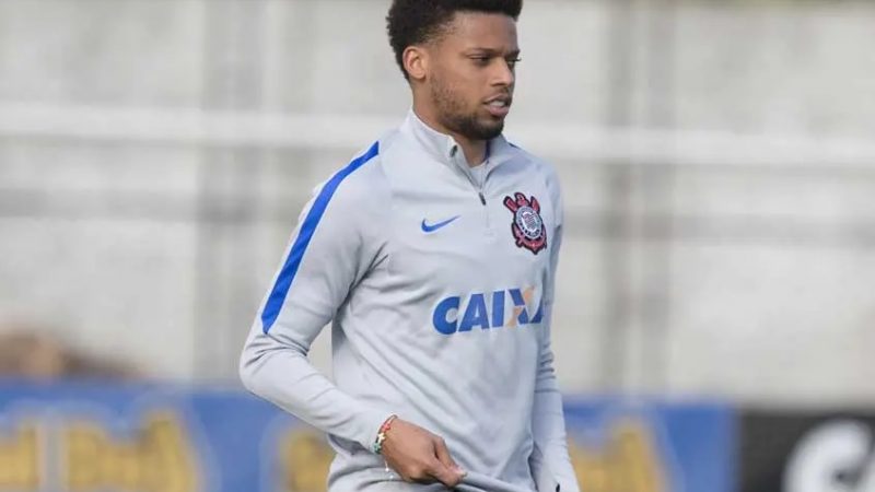 Ponte Preta: diretoria faz proposta por André, ex-Santos e Corinthians