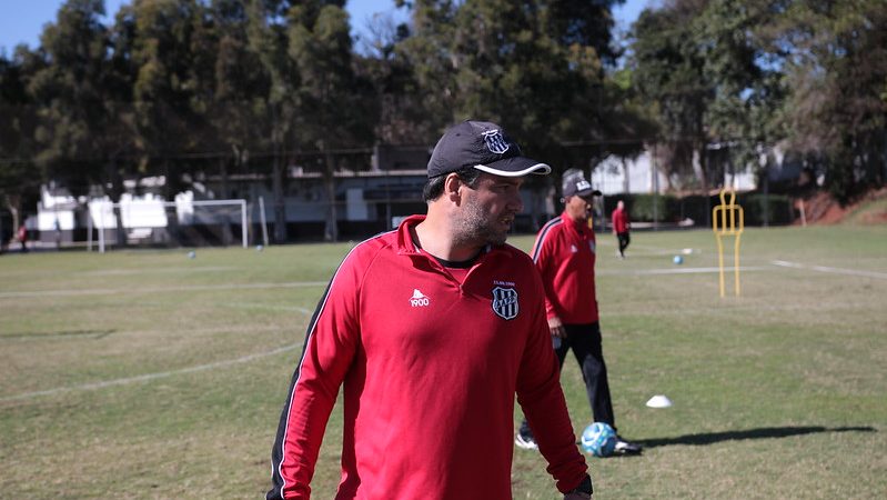 Ponte Preta: Felipe Moreira arma time titular com mudanças para enfrentar o Avaí