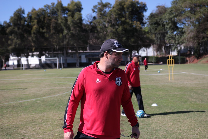 Ponte Preta: Felipe Moreira arma time titular com mudanças para enfrentar o Avaí