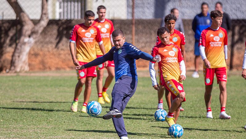 Guarani: Louzer trabalha com “escalação ideal” para enfrentar o Novorizontino