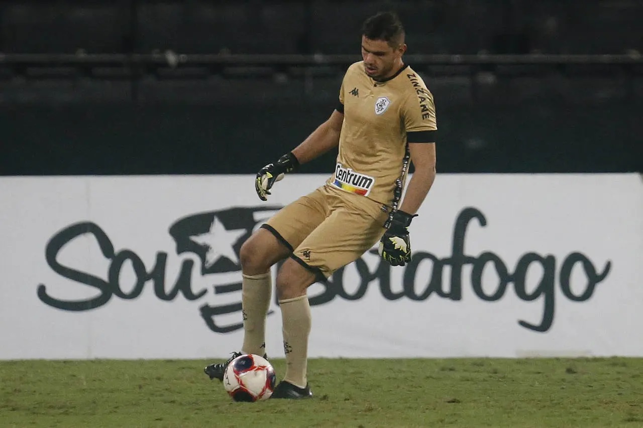 Guarani: diretoria inicia busca por substituto de Tony e faz sondagem por goleiro do Botafogo